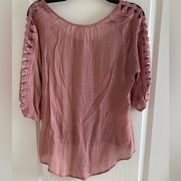 Ladies Size Small Dusty Rose Blouse with Matching Lace Kimono. - Picture 8 of 15